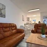 Апартаменти Good Vibes Siam View Адехе