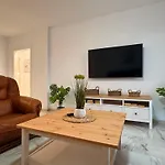 Апартаменти Good Vibes Siam View *